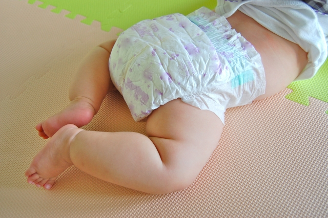 写真の赤ちゃんマットなら日本国内の安全試験所において検査実証済み。ノンホルムアルデヒド商品です。