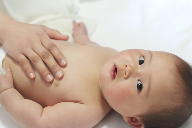 赤ちゃんの体内にアレルゲンは簡単に侵入してしまいます。